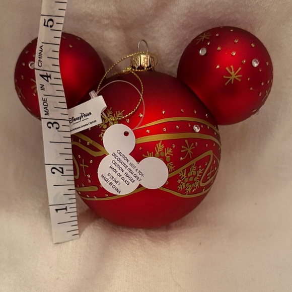 NWT Disney Red and Gold Mickey Snowflake Ornament - Picture 7 of 7